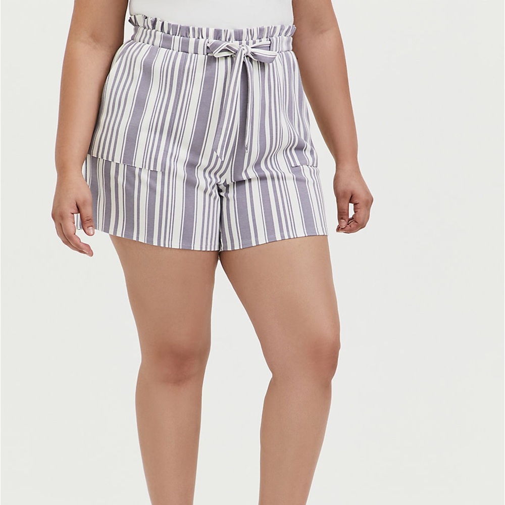 Torrid Paperbag waist shorts size 2 18/20